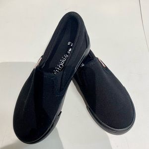 Brand New Flynn O’Hara Slip-On Sneaker.